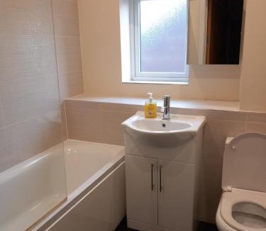 Beeston Apartment | Cosy Spacious 2 bedroom Apartment Free Parking