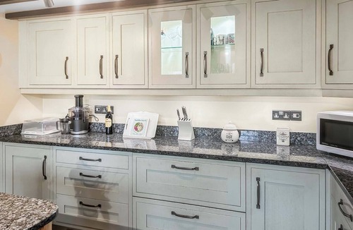 Rosliston Cottage | Cosy two-bedroom cottage in an idyllic village.