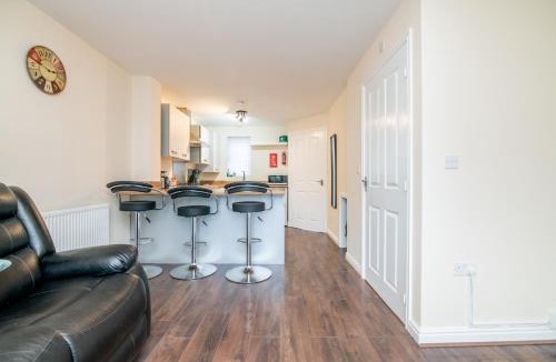 Wolverhampton House | Cosy Two Bedroom House with Driveway Parking and Garden