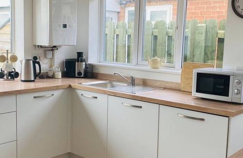 Tetney House | Cosy, Village, Bungalow with lots of Parking Space.