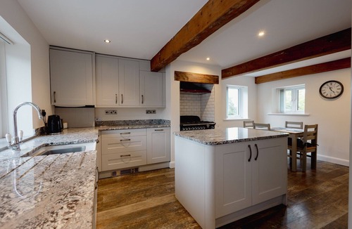 Lepton Cottage | Cosy Yorkshire Retreat Near Holmfirth | Sleeps 4
