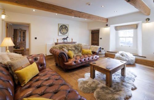 Austwick House | Cottage on the Green with Log Burner - Dog Friendly