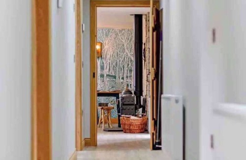 Lanark Cottage | Cottage Sleeps 6 with Hot Tub and Bbq Hut