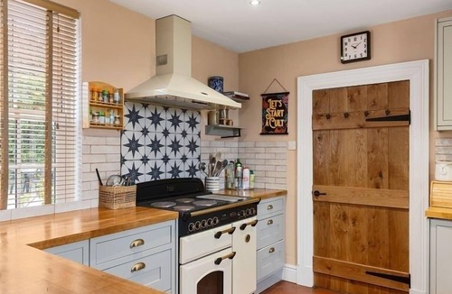 Pocklington House | Countryside Escape | Sleeps up to 11 & Cabin