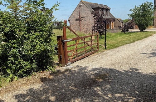 Latchingdon Apartment | Countryside Studio Retreat on 13 Acres of Private Farmland