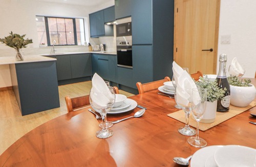 Ashbourne Cottage | COURTYARD VIEW, family friendly, with hot tub in Ashbourne