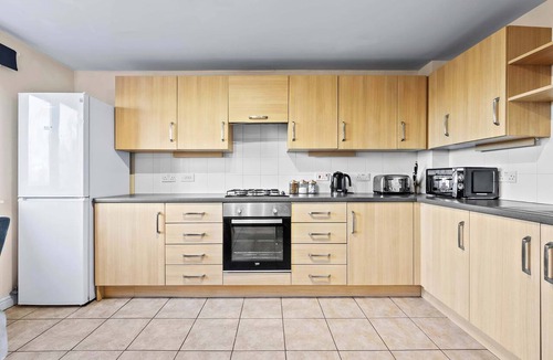 Holbrooks House | Coventry House: Perfect for Families & Groups