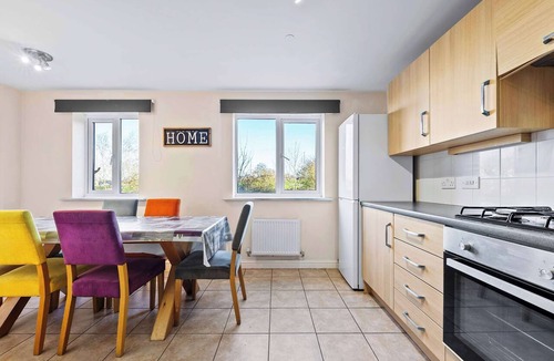Holbrooks House | Coventry House: Perfect for Families & Groups