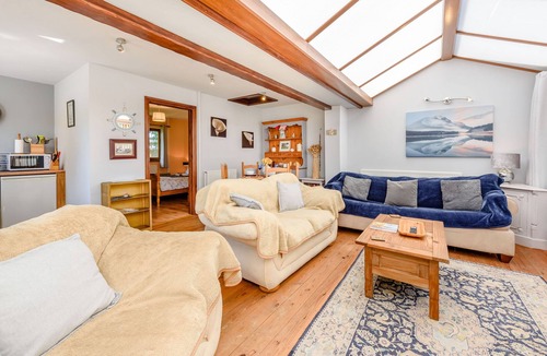 Kilgetty Cottage | COVERT FARM CWTCH, pet friendly, with a garden in Jeffreyston