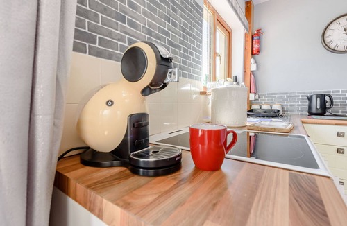 Kilgetty Cottage | COVERT FARM CWTCH, pet friendly, with a garden in Jeffreyston