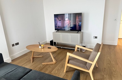 Birmingham Apartment | Cozy 2-Bed Apt, Sleeps 4 near Jewellery Quarter