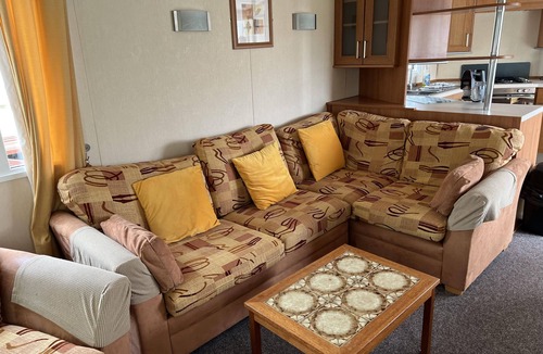 Heacham Ski Chalet | Cozy 2 bedroom Coastal Chalet in Hunstanton