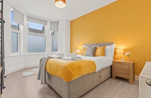 Mill Road Apartment | Cozy accessible 2bd flat on Mill road with firepit for a lovely winters night