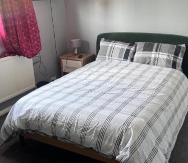 Bedford House | Cozy and Charming Double room with Workspace