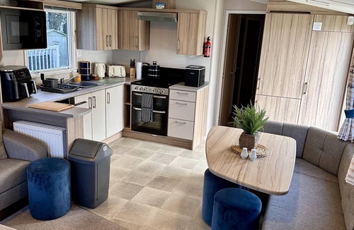 Skegness Cabin | Cozy Coastal caravan in Skegness