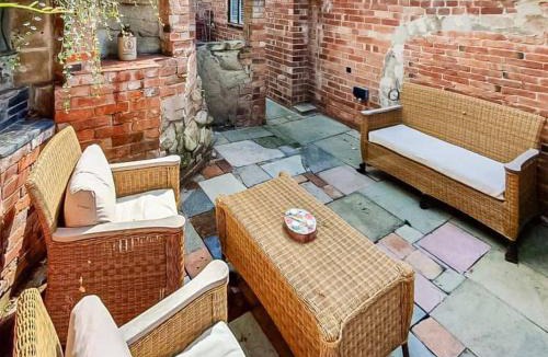 Clumber Park House | Cozy Countryside Cottage Retreat in Elkesley