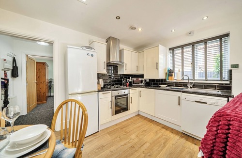 Barton-upon-Humber Cabin | Cozy Lodge sleeps 4 in Barton-upon-Humber