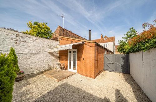 Barton-upon-Humber House | Cozy Lodge sleeps 4 in Barton-upon-Humber