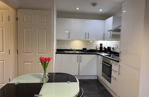 Luton Apartment | Cozy peaceful apartment in the centre of Luton near Airport,Train Station and FC