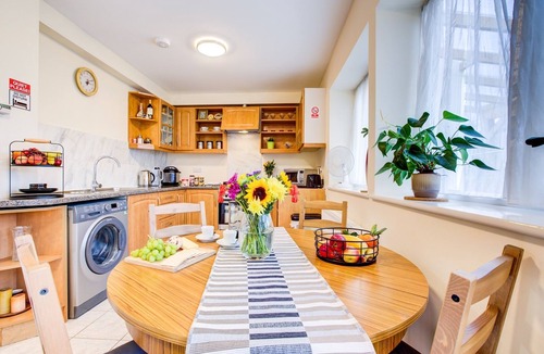 Ponders End Apartment | Cozy twin bed Studio- North London- free parking
