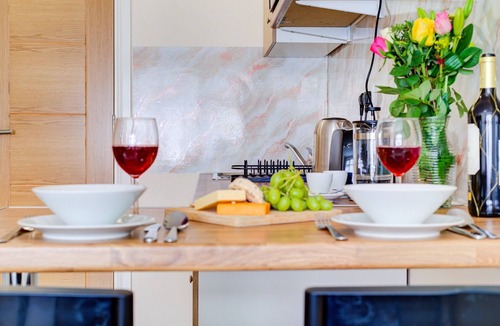 Ponders End Apartment | Cozy twin bed Studio- North London- free parking