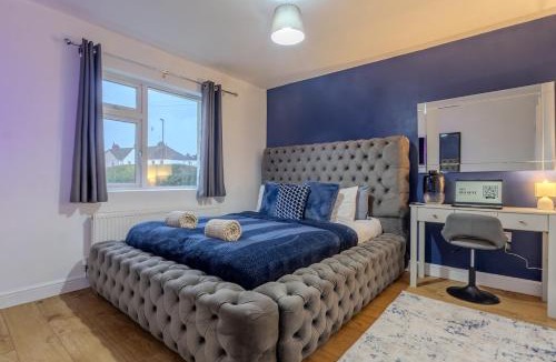 Coventry Apartment | Crème Da La Casa - Free Parking - Free WIFI