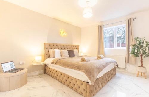 Coventry Apartment | Crème Da La Casa - Free Parking - Free WIFI