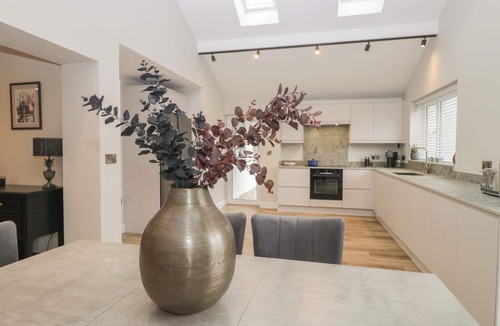 Clapham Cottage | CROSS WINDS, family friendly, with hot tub in Clapham