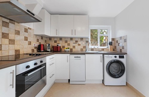 Tollington Apartment | Crouch Hill Charms by MoreThanStays