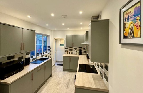 Cleethorpes House | Crow Hill House – Contractors, Families, Holidays