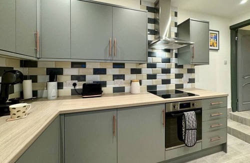 Cleethorpes House | Crow Hill House – Contractors, Families, Holidays