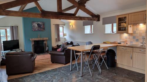 Eldwick House | Curlew Cottage Eldwick peaceful location where you can watch the horses