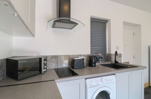 Earls Barton Cottage | Daffodil