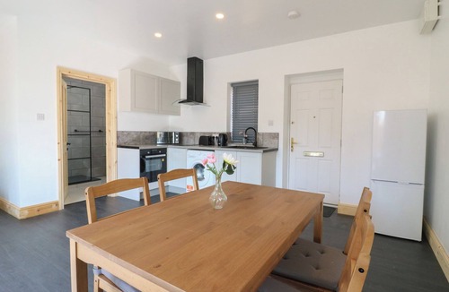 Earls Barton Cottage | Daffodil