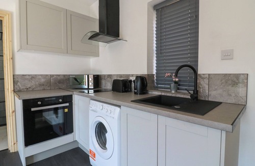 Earls Barton Cottage | Daffodil