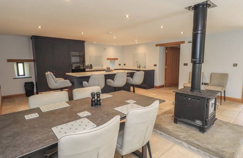 Settle Cottage | DAM HOUSE BARN, family friendly, with open fire in Austwick