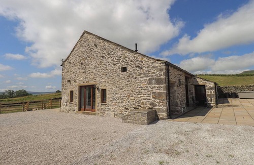 Settle Cottage | DAM HOUSE BARN, family friendly, with open fire in Austwick