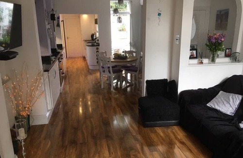 Darlington House | Darlington, Chuch End Town House with 2 Bedrooms