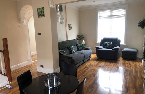 Darlington House | Darlington Delight - Spacious 3 Bedroom House