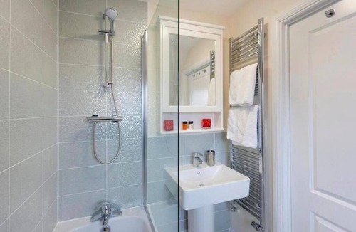 Castle Donington Apartment | DBS Serviced Apartments - The Twain
