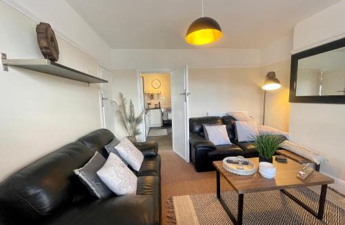 Cannock House | Delightful 2 bed detached home with secure parking
