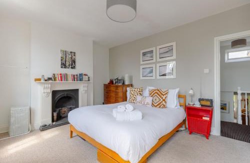 Tollington House | Delightful 3BD Home with Garden in North London