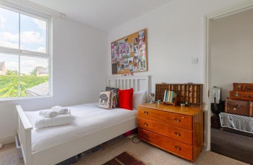 Tollington House | Delightful 3BD Home with Garden in North London