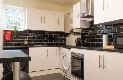 Reading City Centre House | Delightful 5-bedroom house in charming Reading perfect for families