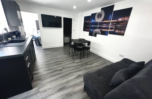 South Shore Apartment | Delux suite with Hot tub and spa bath