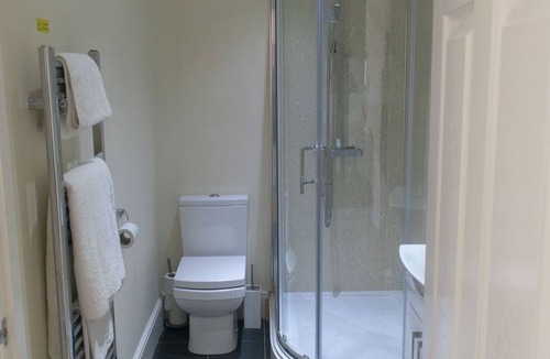Retford House | Deluxe Double Ensuite at The Lawns Guest House
