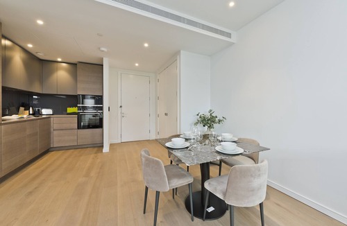 Canary Wharf Apartment | Deluxe one bedroom apartment in Canary Wharf