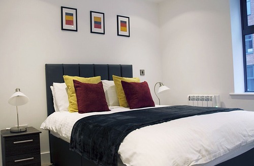 Birmingham City Centre Apartment | Deluxe Two Bedroom Apartment Jewellery Quarter