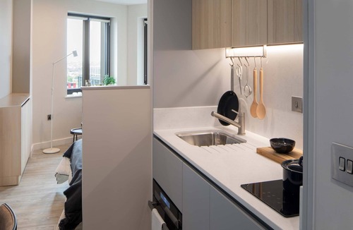 Fairfield Apartment | Digital Nomad Studio w/Sky Garden : StayCozy