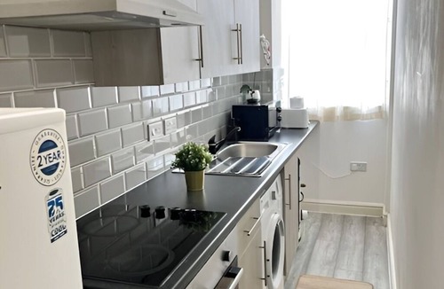 Thornton Heath Apartment | 🌟 Discover London: Elegant One Bedroom Flat Near Crystal Palace 🏡✈️